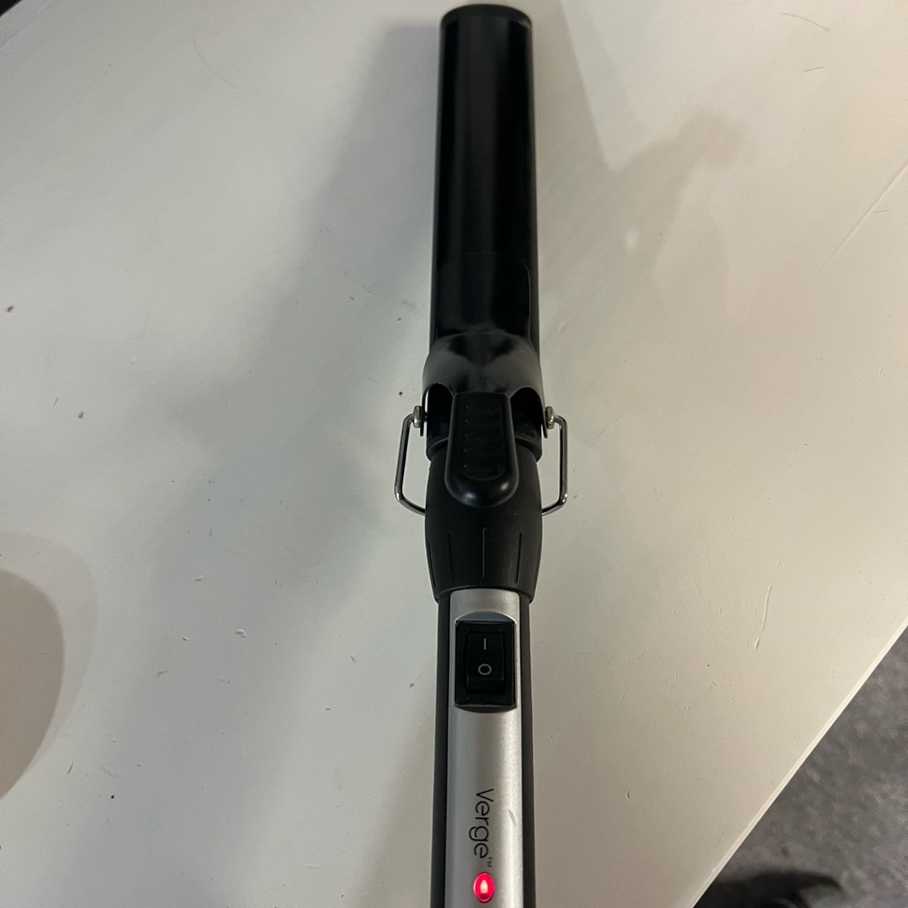 Verge Black and Silver Ribbon Curling Iron